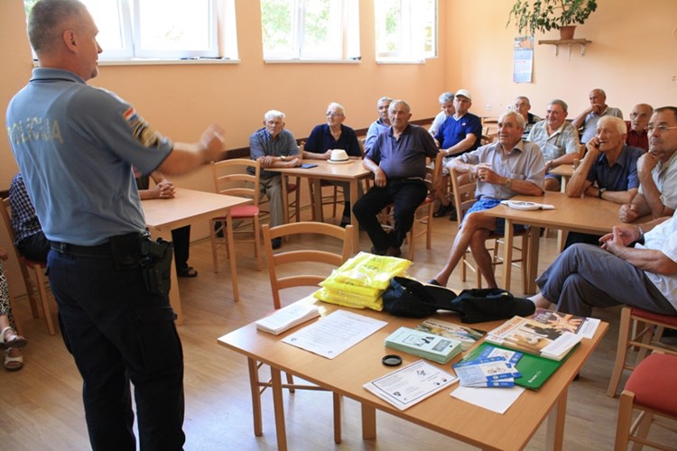 Slika PU_VS/vijesti/2015/Županja Udruga umirovljenika.jpg